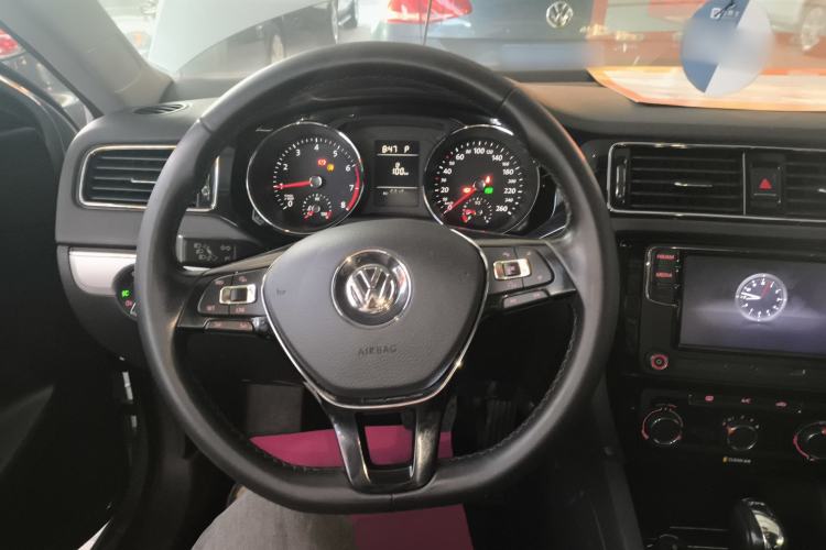 Used Volkswagen Sagitar 2017 230TSI Automatic Comfort Version
