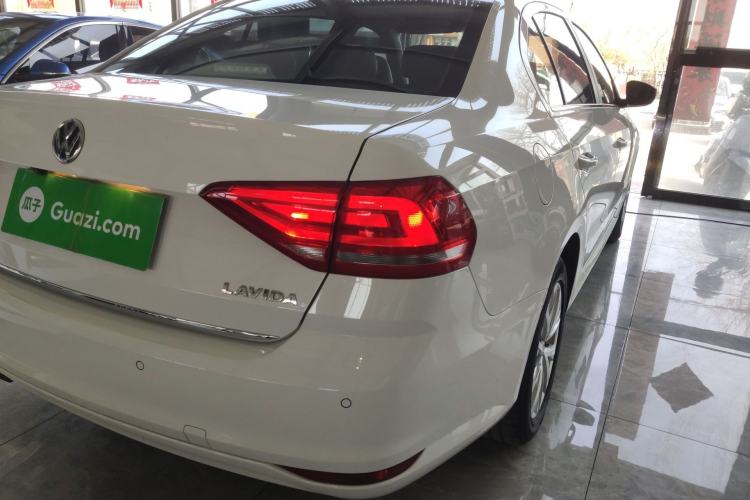 Used Volkswagen Lavida 2015 1.6L Automatic Comfort Edition Right Rear Taillight