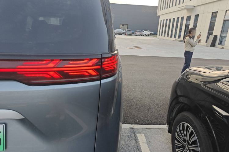 Used Denza D9 2022 DM-i 945 Luxury Model