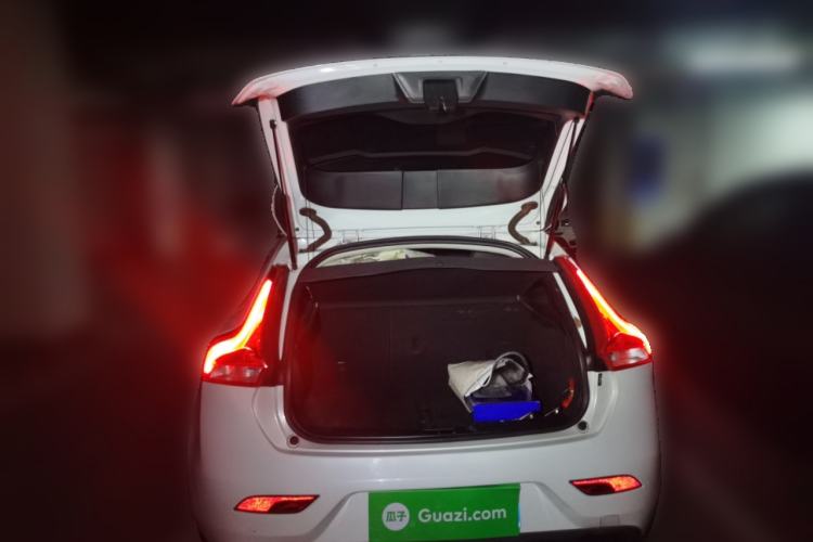 Used Volvo V40 2016 T3 Zhiyi Edition Trunk