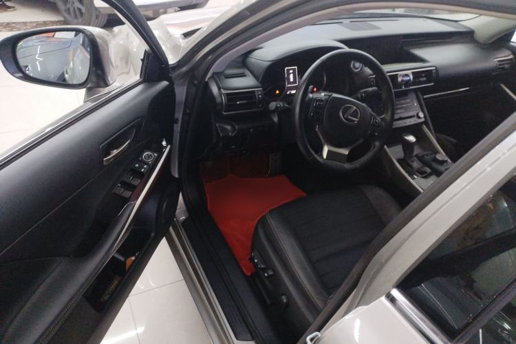 Used Lexus IS 2017 300 Leading Edition
