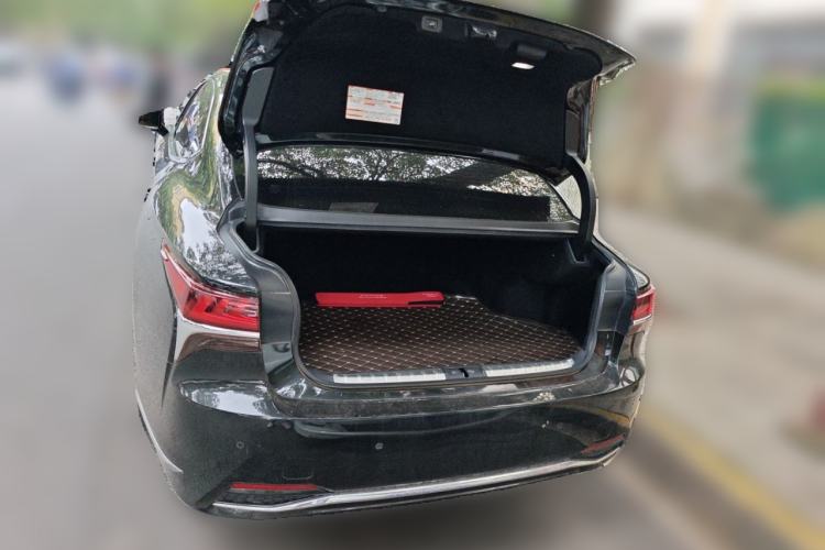 Used Lexus LS 2018 500h Executive Edition China VI