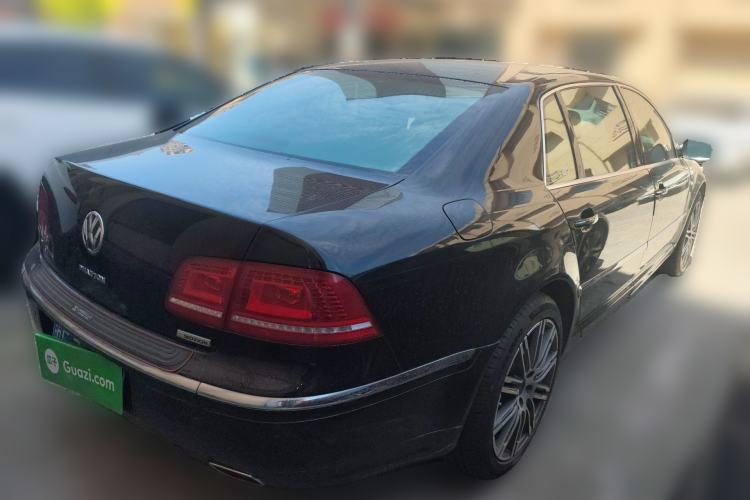 Used Volkswagen Phaeton 2011 3.6L V6 4-Seater Extended-Length Individual Edition Rear Right 45 Deg