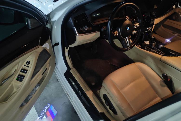 Used BMW 5 Series 2014 520Li Elegant Model
