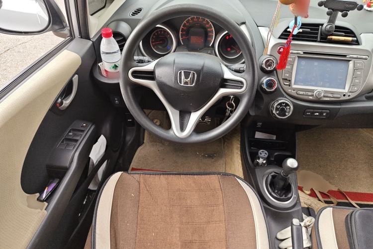 Used Honda Fit 2011 1.5L manual luxury version
