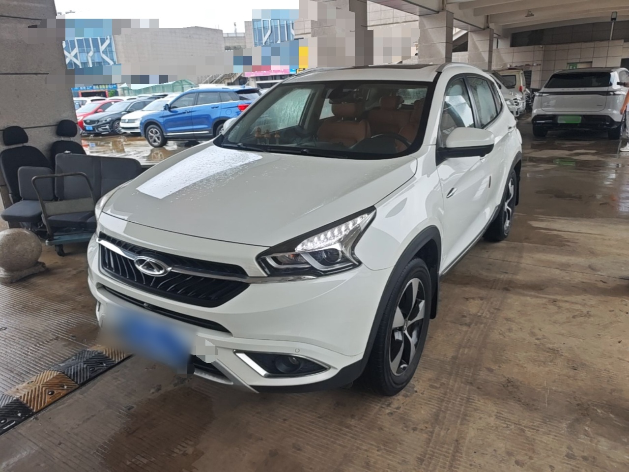 Под передней частью автомобиля