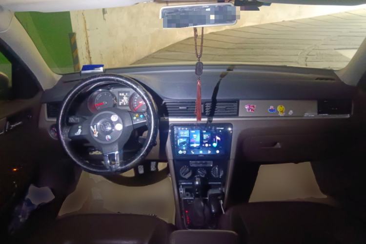 Used Volkswagen Bora 2014 1.6L Automatic Comfort Model Center Console