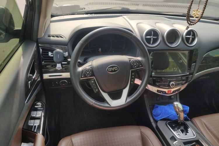 Used BYD S7 2016 2.0T Automatic Prestige Edition Steering Wheel