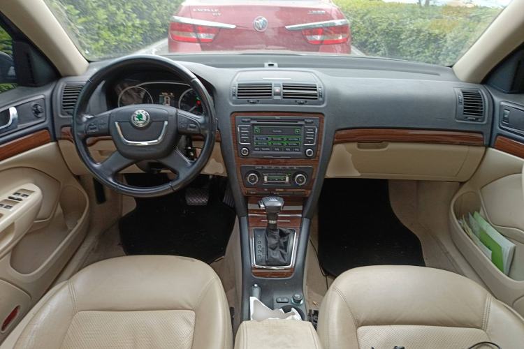 Used Skoda Octavia 2010 1.4TSI DSG Elegance Edition Center Console