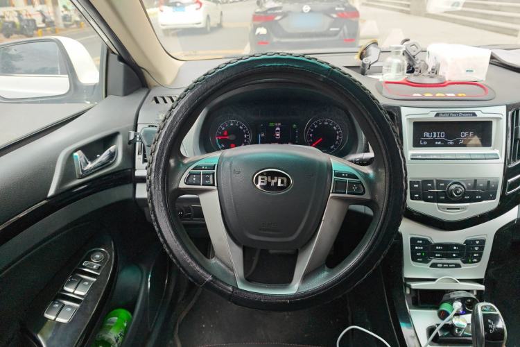 Used BYD e5 2018 450 Smart Connect Enjoyment Version

