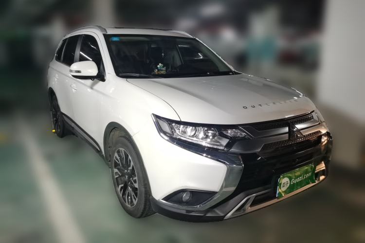 Used Mitsubishi Outlander 2019 2.0L Two-Wheel Drive Comfort Edition 7-Seater China VI Standard Front Right 45 Deg