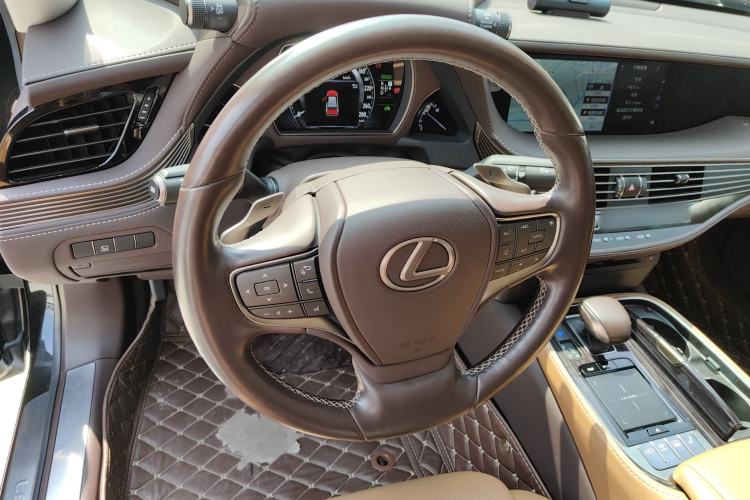 Used Lexus LS 2018 500h Excellence Edition China VI standard
