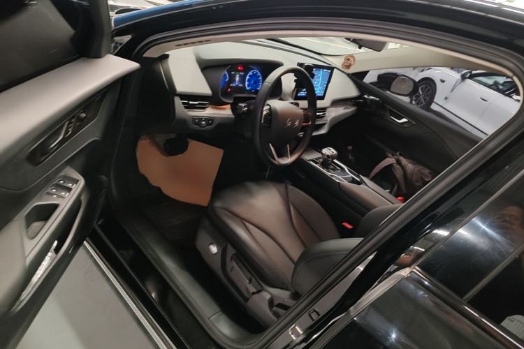 Used Hongqi E-QM5 2022 431 km Charge & Enjoy Edition
