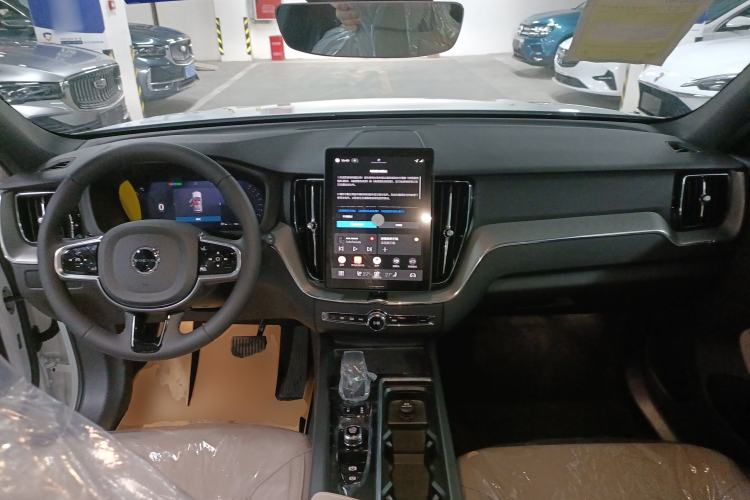 Used Volvo XC60 2026 B5 4x4 Smart Luxury Edition