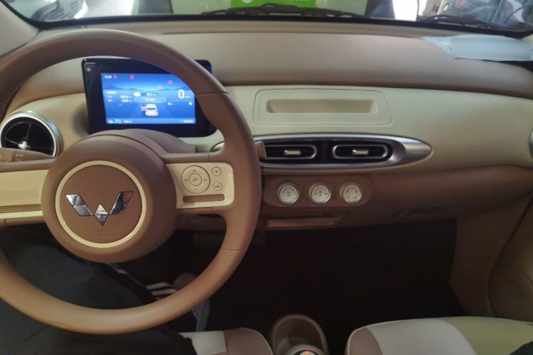 Used Wuling Hongguang MINIEV 2025 Four-Door Version Advanced Edition Center Console