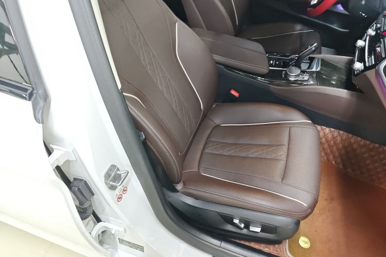 Used BMW 5 Series 2021 Updated Version 525Li Luxury Package Right Front Seat