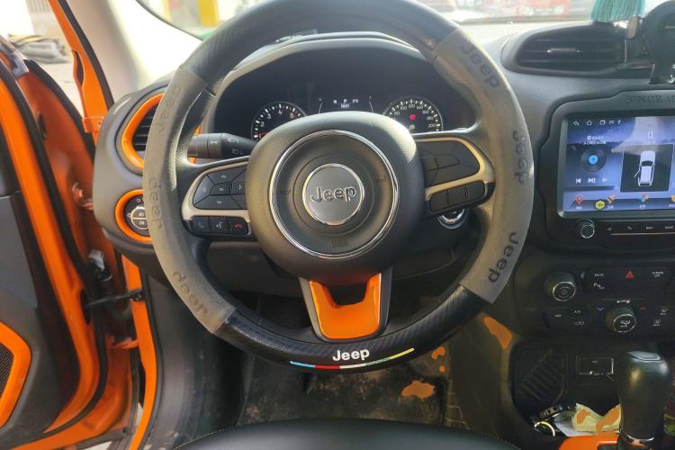 Used Jeep Renegade 2018 Connected Large Screen Version 180TS Automatic High-Energy Edition Steering Wheel