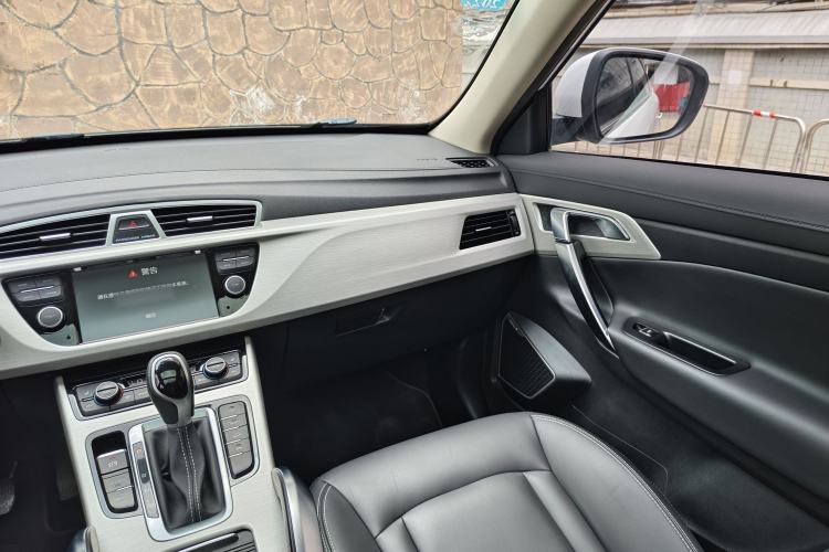 Used Geely Auto Emgrand X7 Sport 2018 1.8TD Automatic Two-Wheel Drive Smart Connect 4G Internet Edition Interior 8