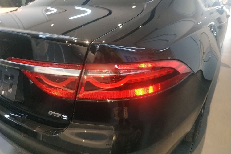 Used Jaguar XFL 2023 XFL 2.0T P250 Two-Wheel-Drive Luxury Deluxe Edition Right Rear Taillight
