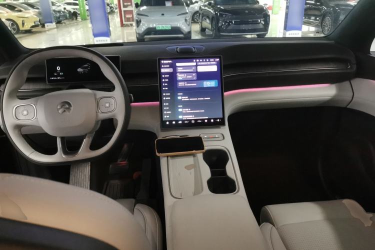 Used Nio ES6 2024 75 kWh Center Console