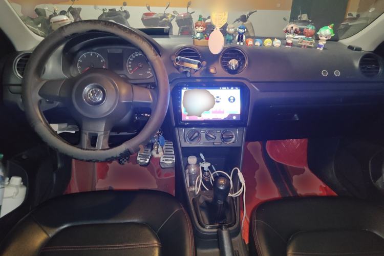 Used Volkswagen Jetta 2015 1.6L Manual Fashion Edition Center Console