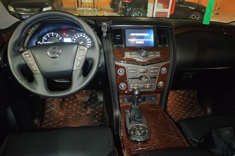 Used Nissan Patrol 2017 5.6L Standard Edition Center Console