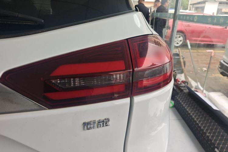 Used Geely Auto Emgrand X7 Sport 2018 1.8TD Automatic Two-Wheel Drive Smart Connect 4G Internet Edition Right Rear Taillight
