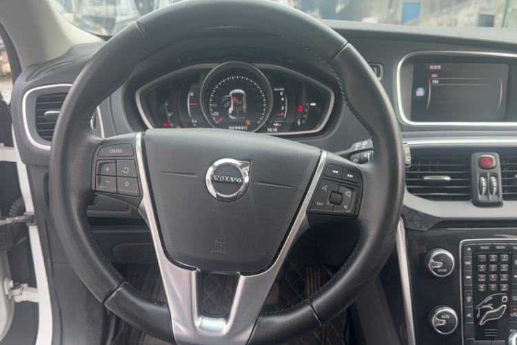 Used Volvo V40 2018 T3 Zhiyi Edition Interior 1