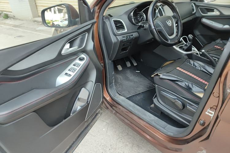 Used Baojun 560 2015 1.8L manual Comfort trim level