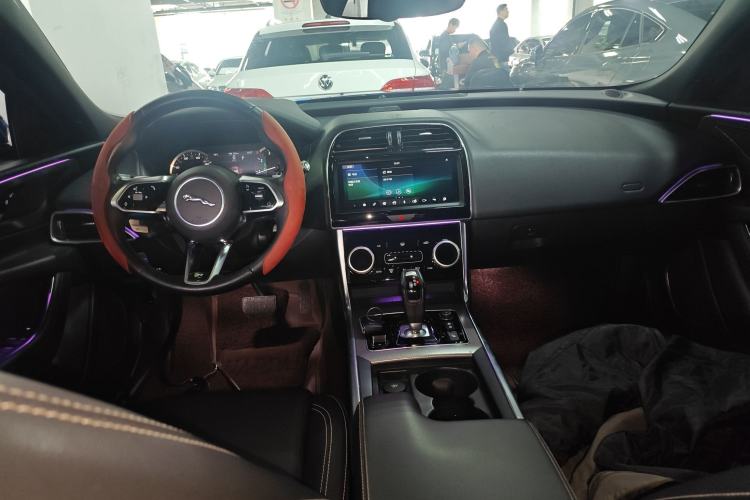 Used Jaguar XEL 2020 2.0T 200PS R-DYNAMIC Youth Sports Edition Center Console