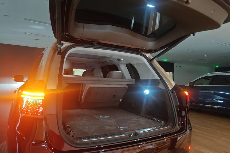 Used Hima AITO M9 2025 Extended-Range Ultra Version 52 kWh 5-Seater Edition Trunk