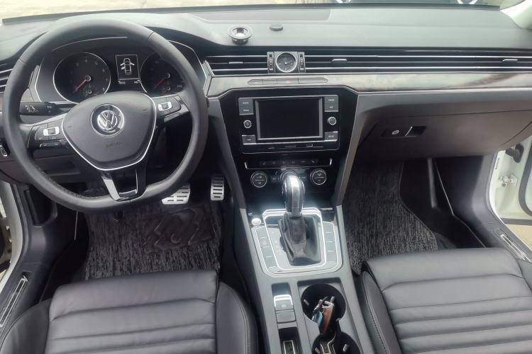 Used Volkswagen Magotan 2018 Facelift 330TSI DSG Luxury Model Center Console