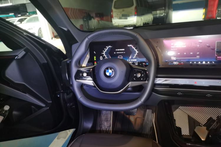 Used BMW X3 2025 xDrive25L Luxury Package Steering Wheel