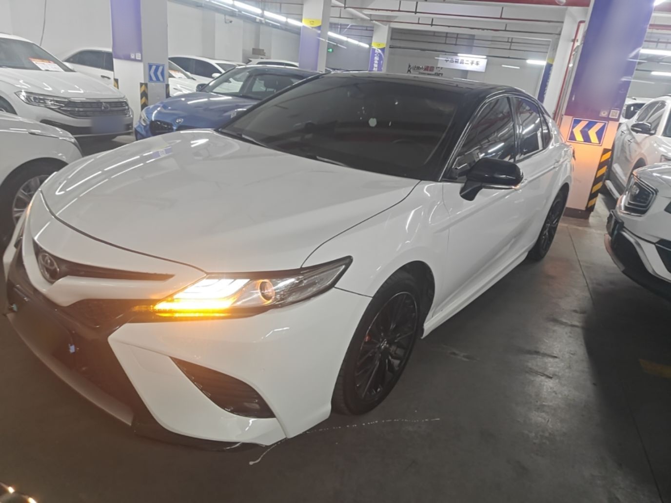 Под передней частью автомобиля