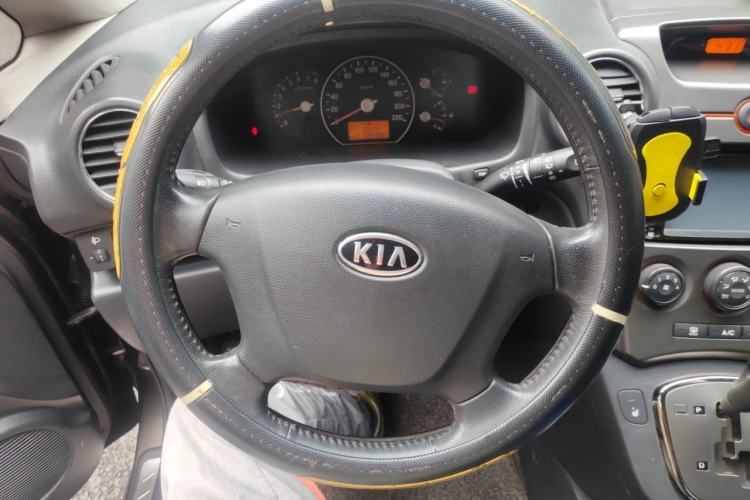 Used Kia Carens 2011 2.0L 7-Seater Automatic Comfort Edition
