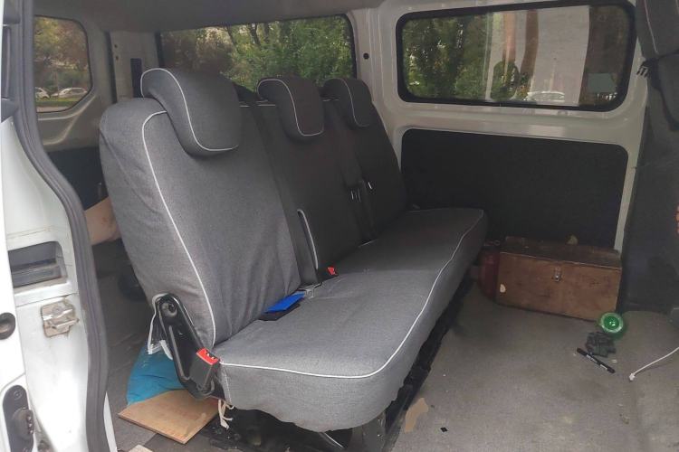 Used Ford Transit 2020 2.0T Gasoline Multi-Function Commercial Vehicle Mid-Drive Low-Roof Design with Dual Rear Doors Meeting China VI Emission Standards Left Rear Seat