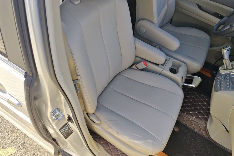 Used BYD M6 2013 2.0L Manual Comfort Edition
