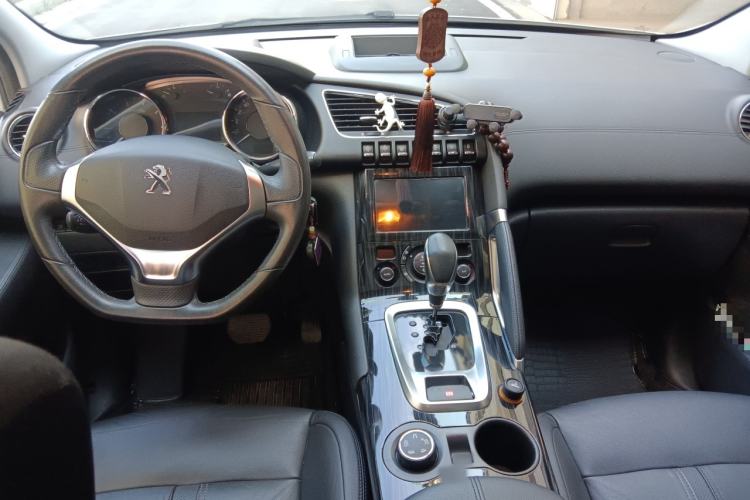 Used Peugeot 3008 2015 1.6THP Automatic Prestige Edition Center Console