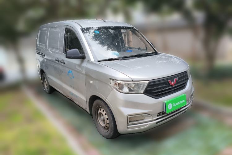 Used Wuling Hongguang V 2019 1.5L Jingqu Edition Sealed-Window Vehicle China VI LAR
