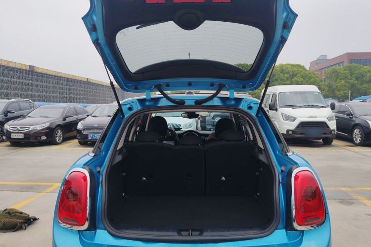 Used MINI 2016 1.5T COOPER Five-Door Edition Trunk