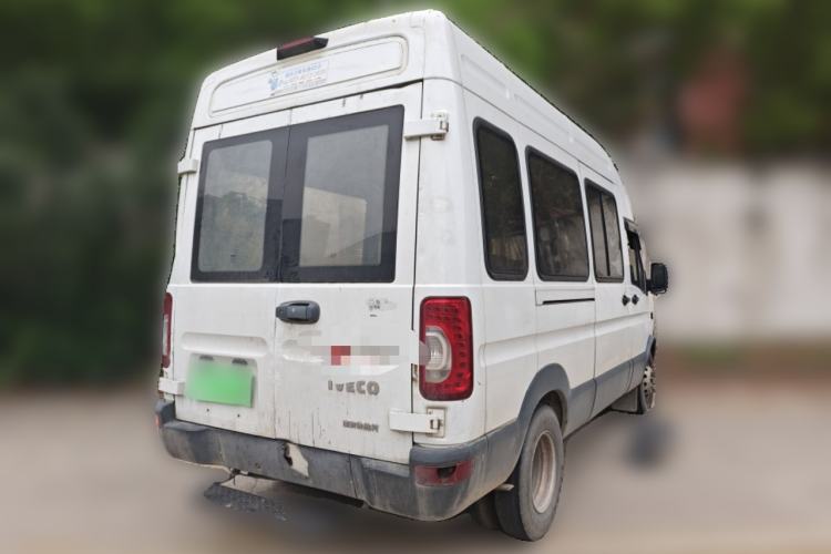 Used Iveco Power Daily 2017 2.5T Deluxe A32 Mid-Roof 5-7 Seater 47Z5 Passenger Van