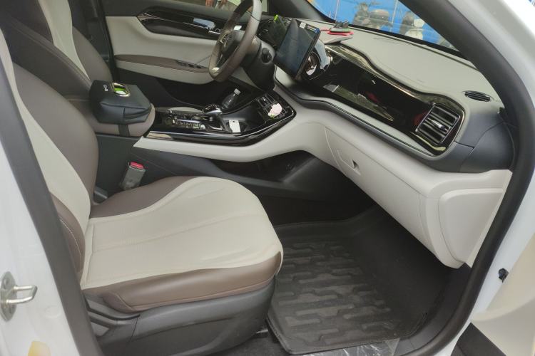 Used BYD Qin PLUS 2024 HONOR Edition DM-i 55KM Leading Model Right Front Seat