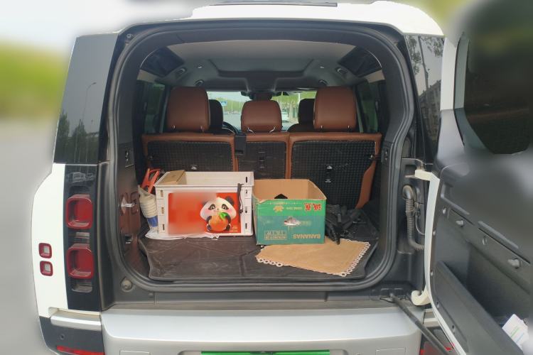 Used Land Rover Defender  Trunk