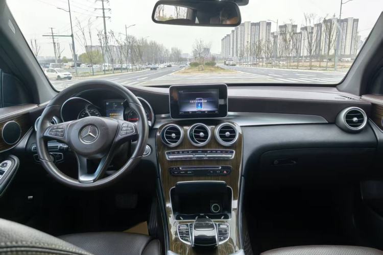 Used Mercedes-Benz GLC 2018 Facelifted GLC 260 4MATIC Dynamic Edition Interior 1