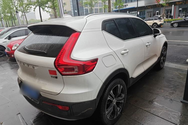Used Volvo XC40 2022 T4 Four-Wheel Drive Smart & Luxurious Edition Rear Right 45 Deg