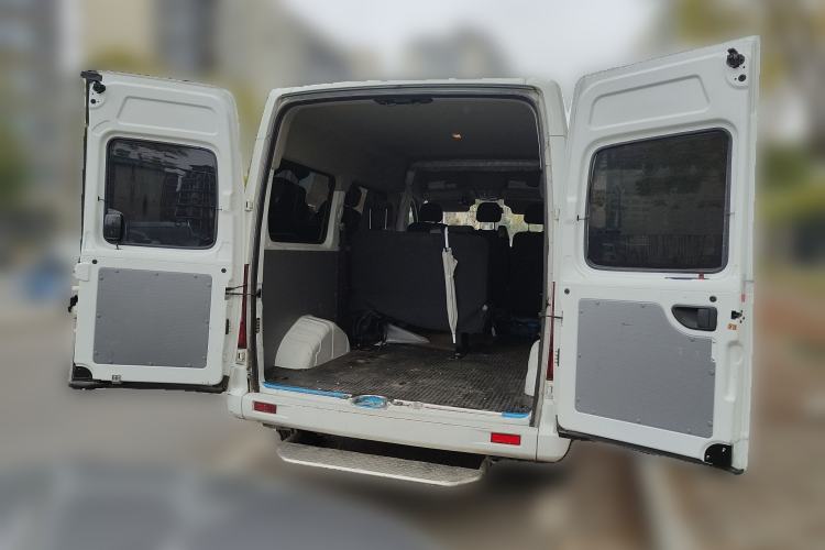 Used SAIC MAXUS Xintu V80 2024 Aotuntong 6MT Short-Wheelbase Mid-Roof Model 127 Ps 5-Seater