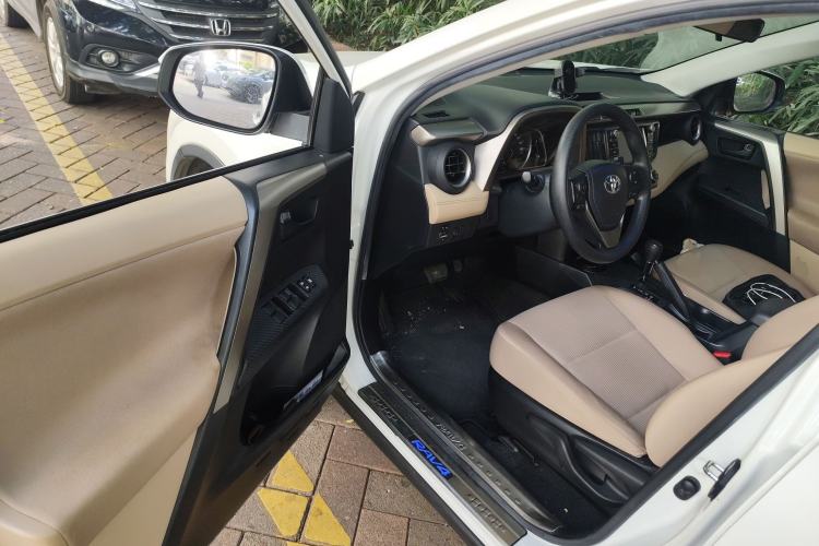 Used Toyota RAV4 2015 2.0L CVT Two-Wheel Drive Fashion Edition