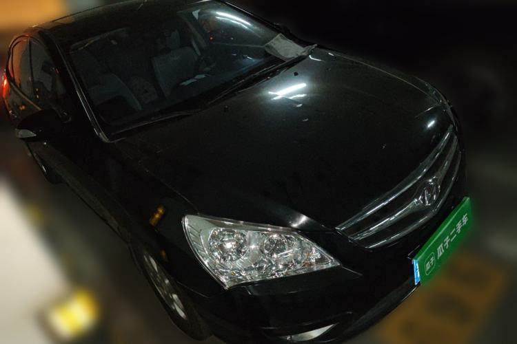 Used Hyundai Celesta 2010 1.6L AT GLS Front Right 45 Deg