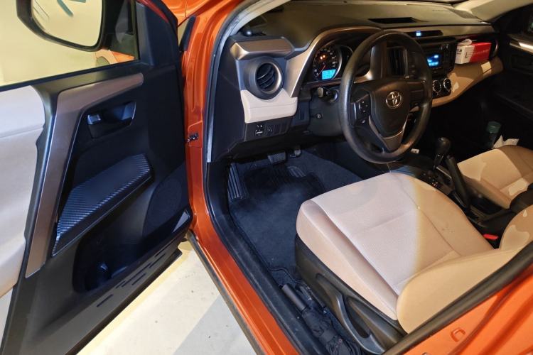 Used Toyota RAV4 2013 2.0L CVT Two-Wheel Drive Urban Edition
