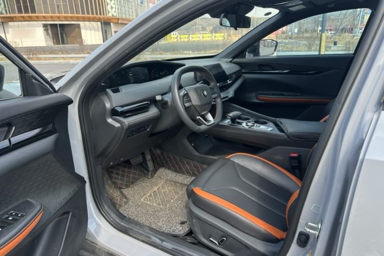 Used CHANGAN UNI-V 2023 1.5T Prestige Model
